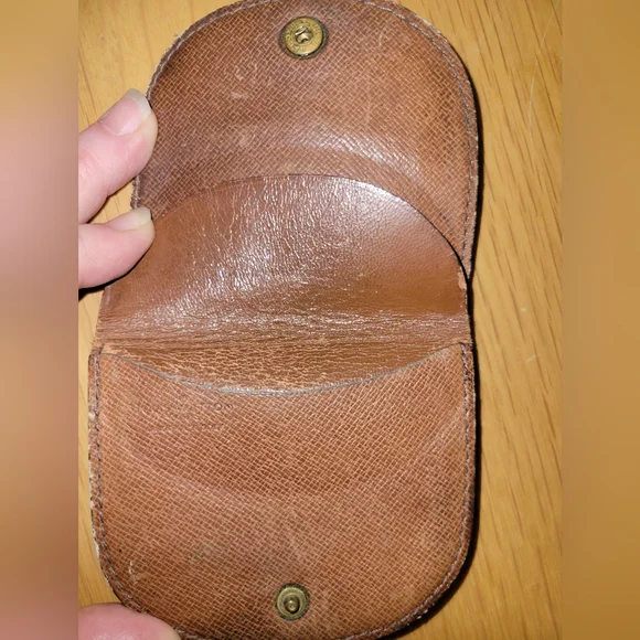 Louis Vuitton Vintage Monogram Round Coin Pouch - Picture 7 of 11